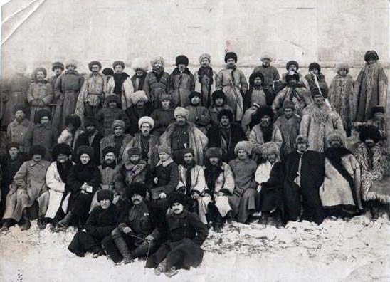 Участники революционного движения на Дербентском фронте, отмеченный крестиком — Н. П. Самурский.